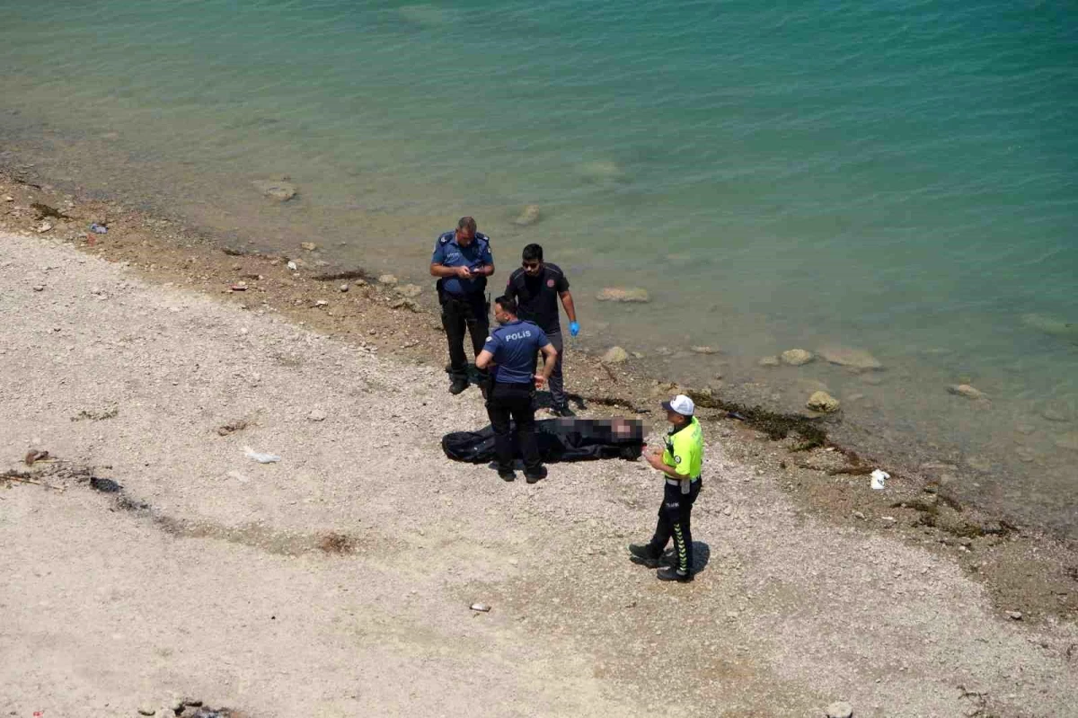 Adana’da göle düşen otomobildeki genç çocuğun cesedi çıkarıldı