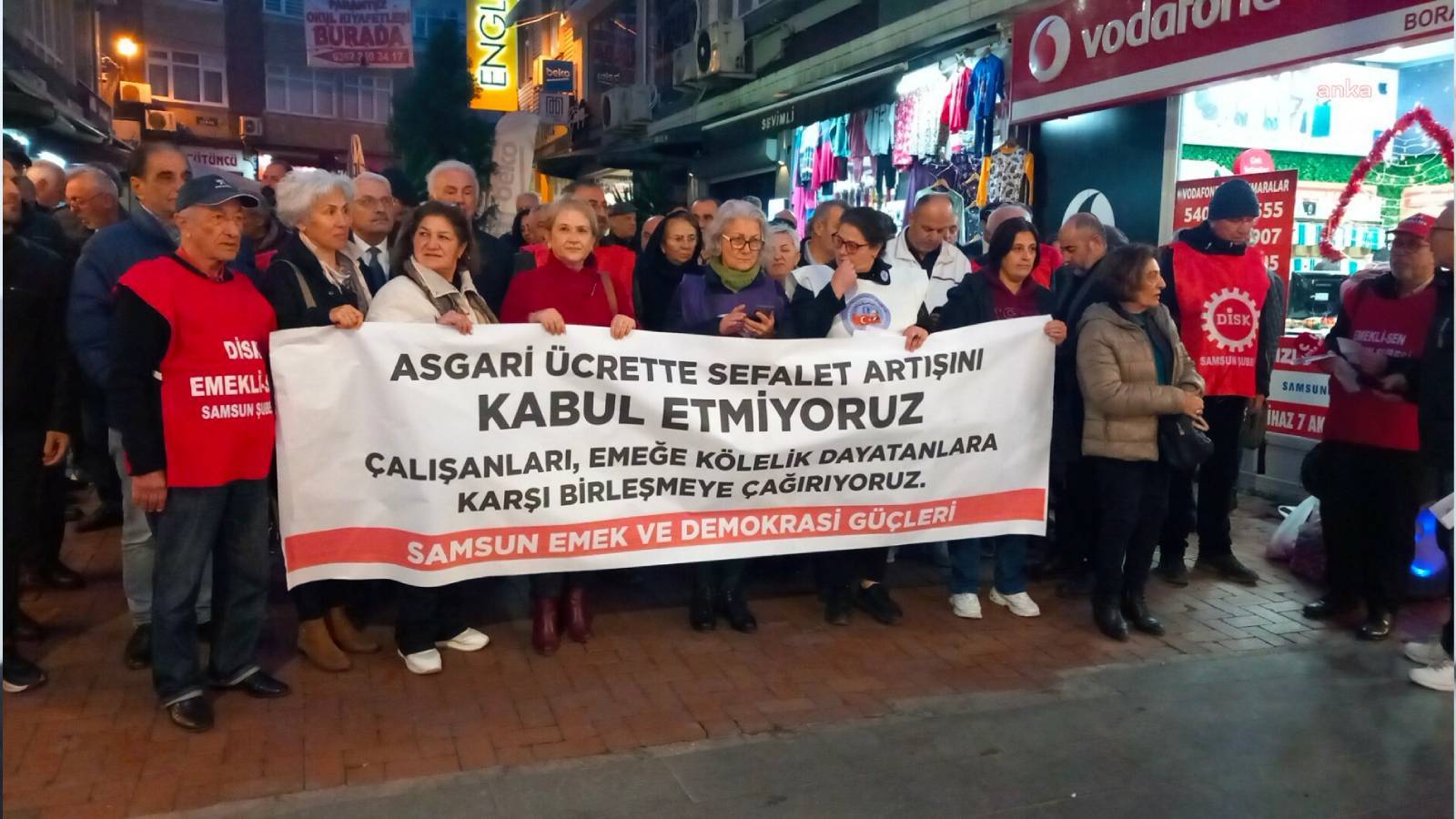 Asgari ücret protestosu: Vergilerle alın terimizin sermayeye peşkeş çekilmesine alışmayacağız