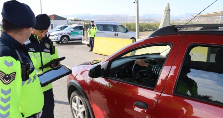 mersinde-bir-ayda-597-arac-trafikten-men-edildi-DmBwbTI3.jpg