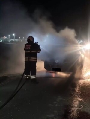 antakyada seyir halindeki otomobilde yangin cikti ASRPKUhV.jpg